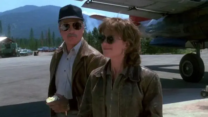 Directed by Steven Spielberg. With Richard Dreyfuss, Holly Hunter, Brad Johnson, John Goodman. The spirit of a recently deceased expert pilot mentors a newer pilot while watching him fall in love with the girlfriend that he left behind.
