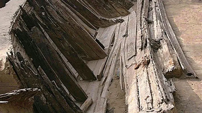 A Yuan dynasty (1271–1368) shipwreck, discovered preserved in the silt and mud of a dried up riverbed in eastern China after more than 700 years, has revealed a trove of ancient treasures, including a Buddhist shrine and other Buddhist artifacts, a recently published report by archaeologists revealed.