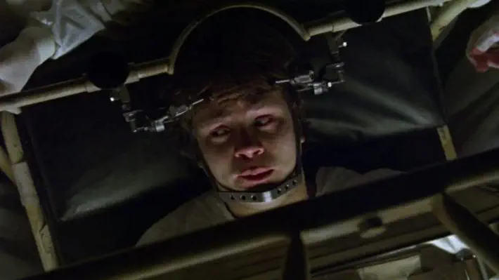 Let's take a look at one of Silent Hill's major influences: Jacob's Ladder (1990). A psychological horror movie by Adrian Lyne, written by Bruce Joel Rubin and starring Tim Robbins and Elizabeth Peña.