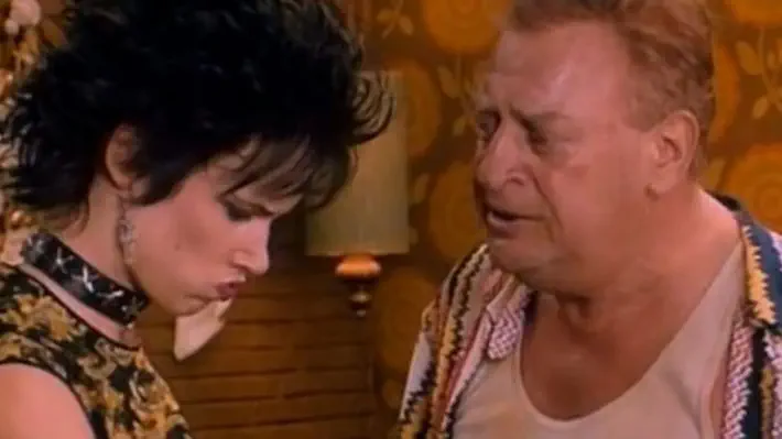 Gosh, I had totally forgot Rodney Dangerfield plays the abusive dad! // Directed by Oliver Stone. With Woody Harrelson, Juliette Lewis, Tom Sizemore, Rodney Dangerfield. Two victims of traumatized childhoods become lovers and psychopathic serial murderers irresponsibly glorified by the mass media.